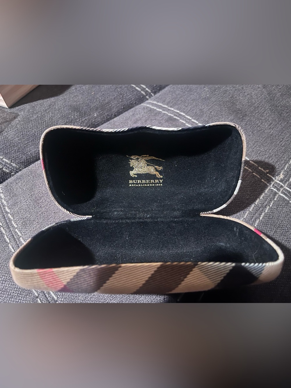 Burberry Black & Beige Sunglasses Case